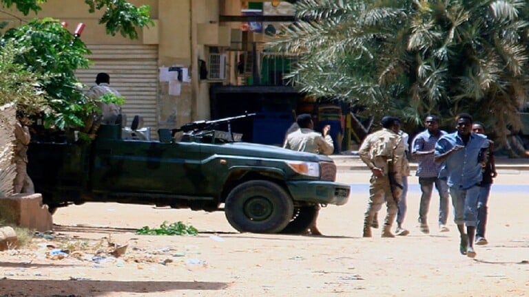 أكدت أنها تتابع بقلق تطورات الأوضاع في البلاد : الجزائر تدعو الأطراف السودانية إلى وقف الاقتتال وتغليب لغة الحوار