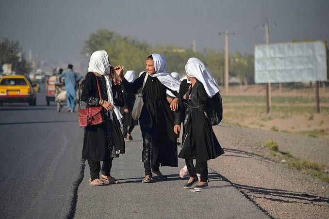Afghanistan:  le gouvernement taliban annonce le retour des collégiennes et lycéennes en classe