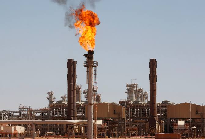 Pétrole :  « La production de l’Algérie dépassera 1 million de barils/jour en avril prochain » souligne  Arkab