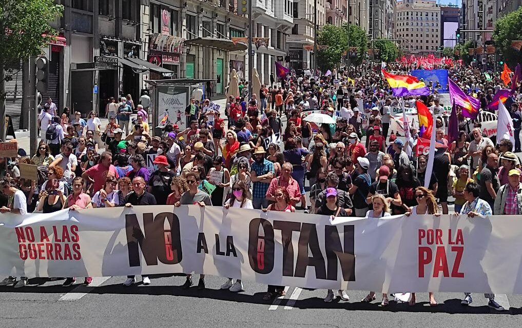Espagne : des milliers de manifestants réclament la dissolution de l’OTAN à Madrid (vidéo)