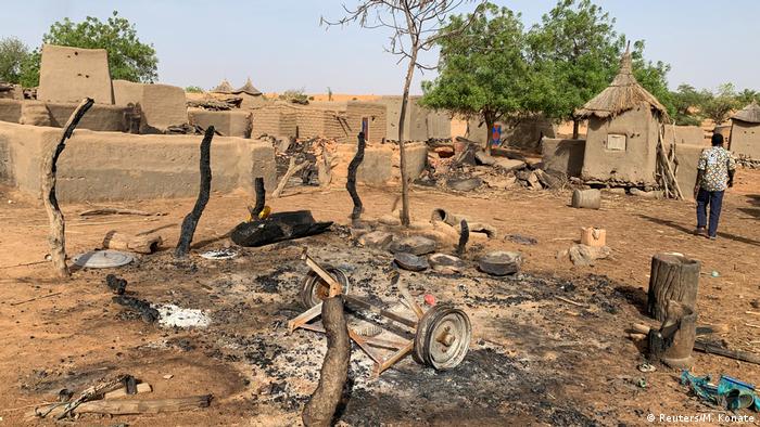 Mali : un groupe terroriste massacre 132 civils