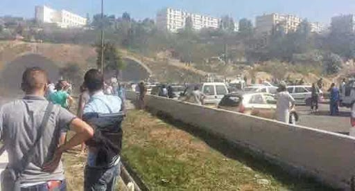 Alger : 13 participants à un cortège nuptial ont été arrêtés pour avoir bloqués le tunnel d’Oued Ouchayeh