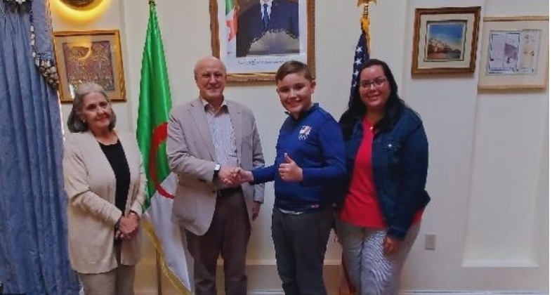 Il rêve de devenir ambassadeur des États-Unis à Alger : Matthew Hill, 12 ans, invité aux JM d’Oran (vidéo)