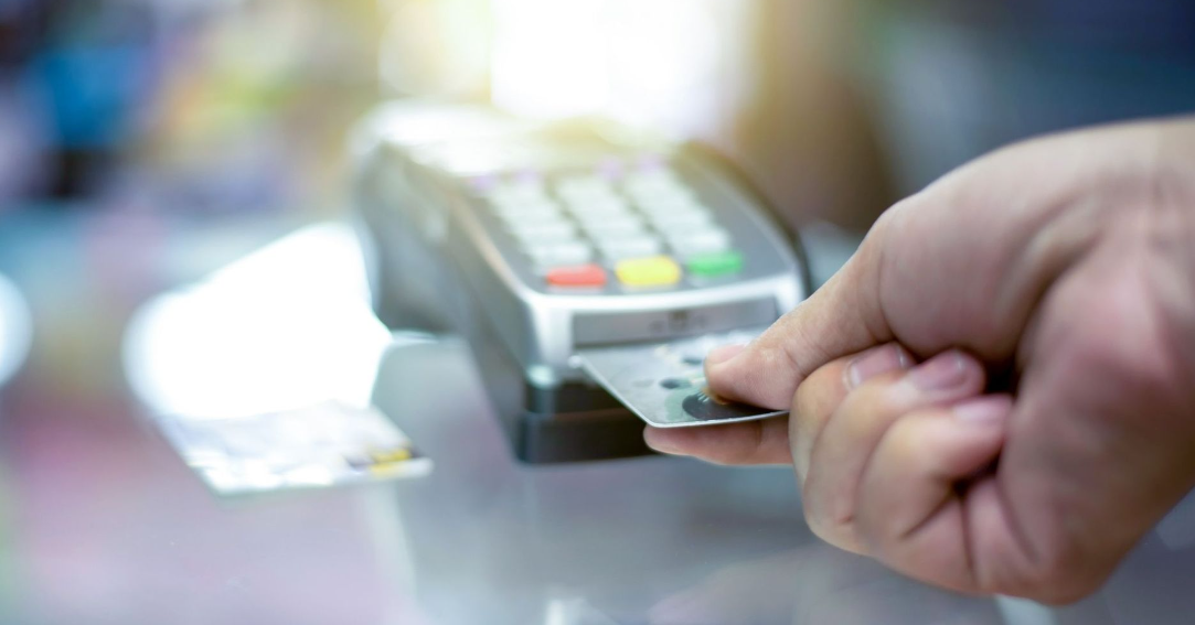 Finances : les terminaux de paiement électronique ne seront pas obligatoires dans les commerces avant le 31 décembre 2023