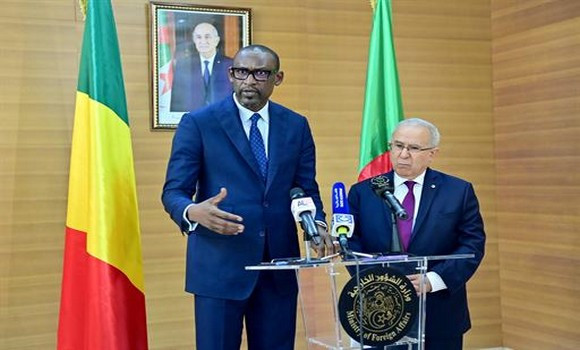 Paix au Mali: Bamako loue le « rôle moteur » joué par l’Algérie et souhaite sa poursuite