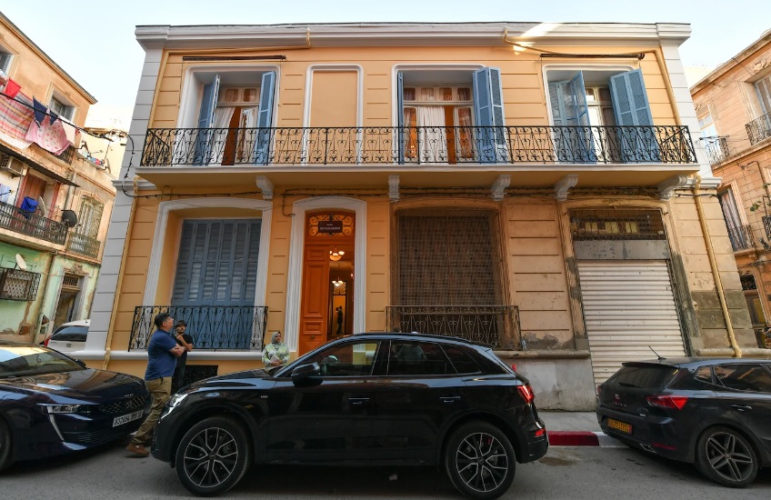 Visite de Macron en Algérie : la maison d’Yves Saint-Laurent et l’usine Renault au menu