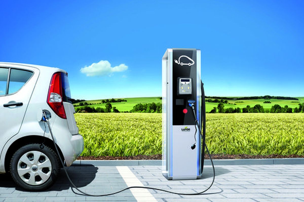 Véhicules électriques : plus de 200 bornes de recharge seront installées en 2023