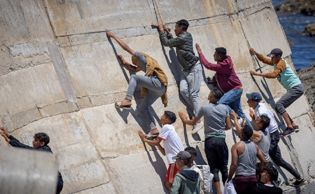 Des dizaines de jeunes marocains tentent de pénétrer dans l’enclave de Melilla