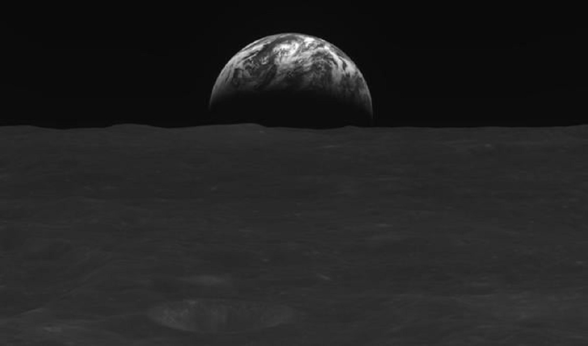 La première sonde sud-coréenne transmet des images de la Terre et de la Lune