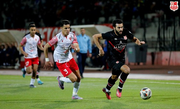 Ligue 1 Mobilis (mise à jour) : MC Oran 3-1 CR Belouizdad : Le leader tombe à Zabana