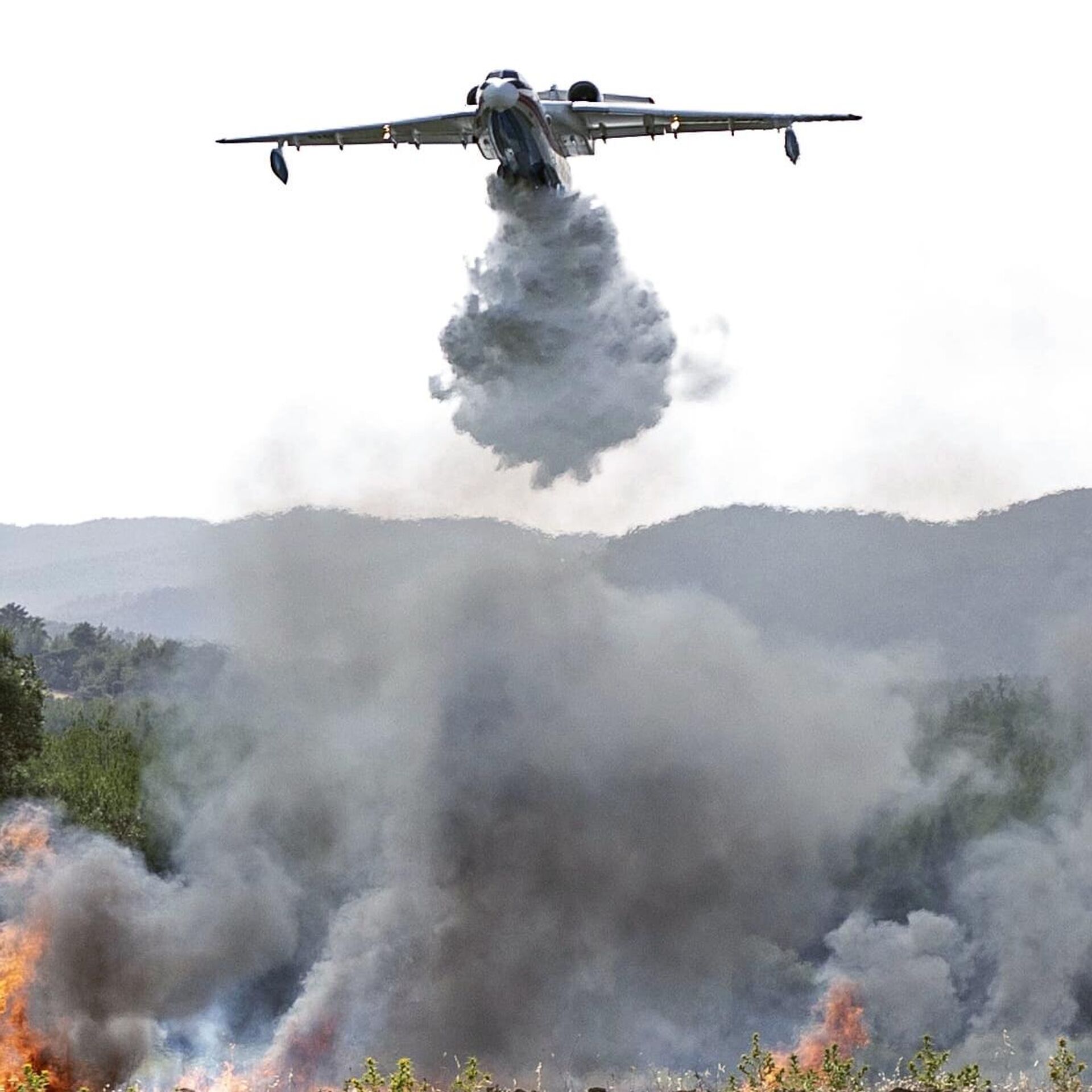 Lutte contre les feux de foret : Un premier bombardier d’eau russe Be-200 serait en route pour l’Algérie