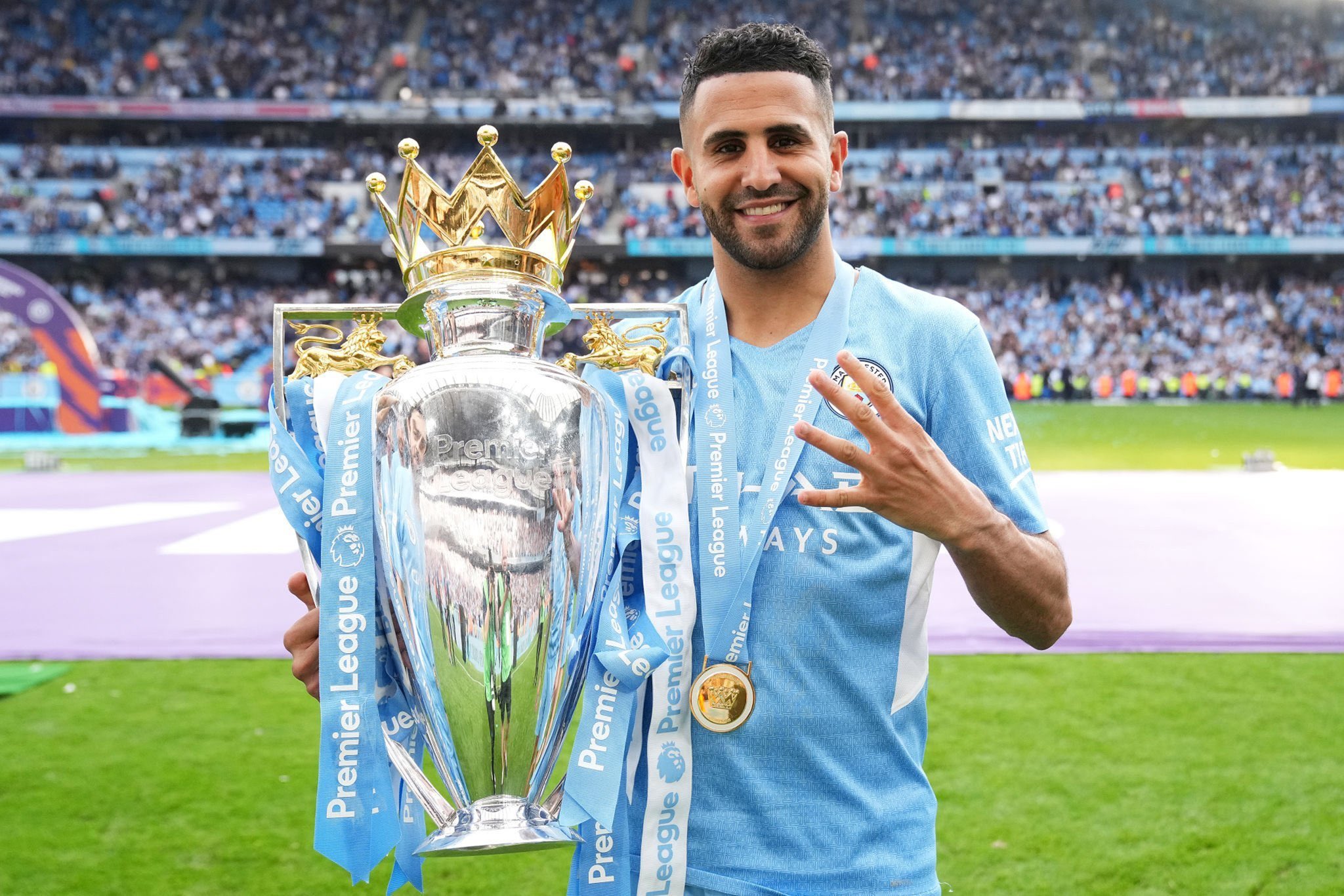 Manchester City : Mahrez devient le joueur africain le plus titré en Premier League