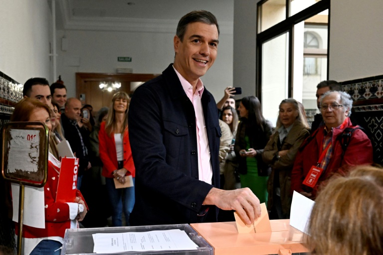 Élections municipales en Espagne : Le  parti de Pedro Sanchez subit une très lourde défaite