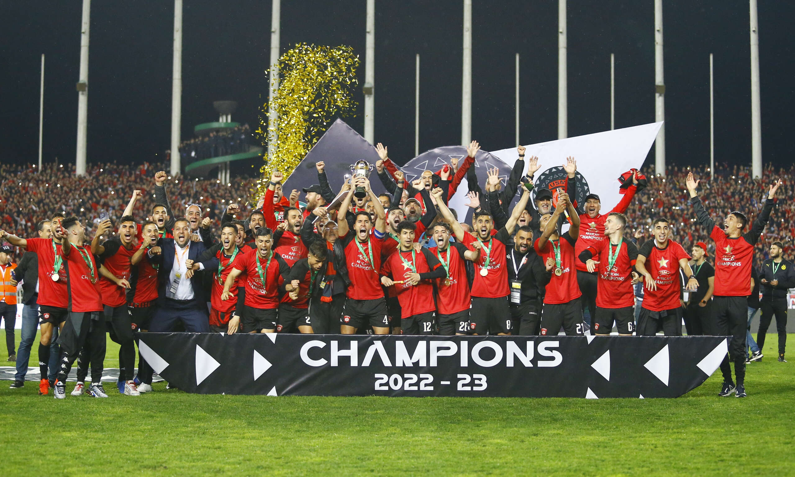 Consécration de l’USMA en Coupe de la Confédération : Alger en « Rouge et Noir » fête un sacre historique