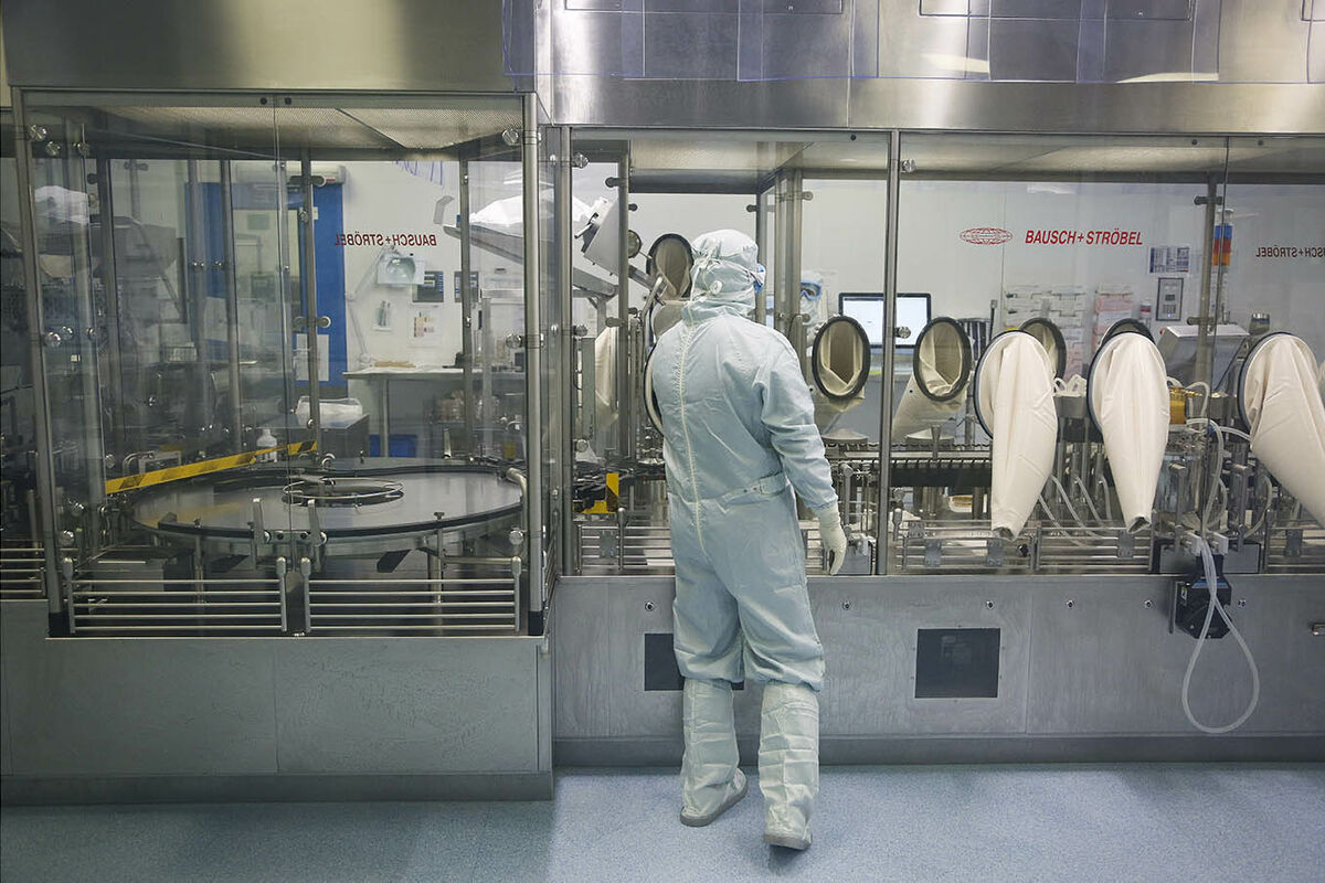 Production pharmaceutique : Aoun visite l’usine de « Sanofi » à Alger