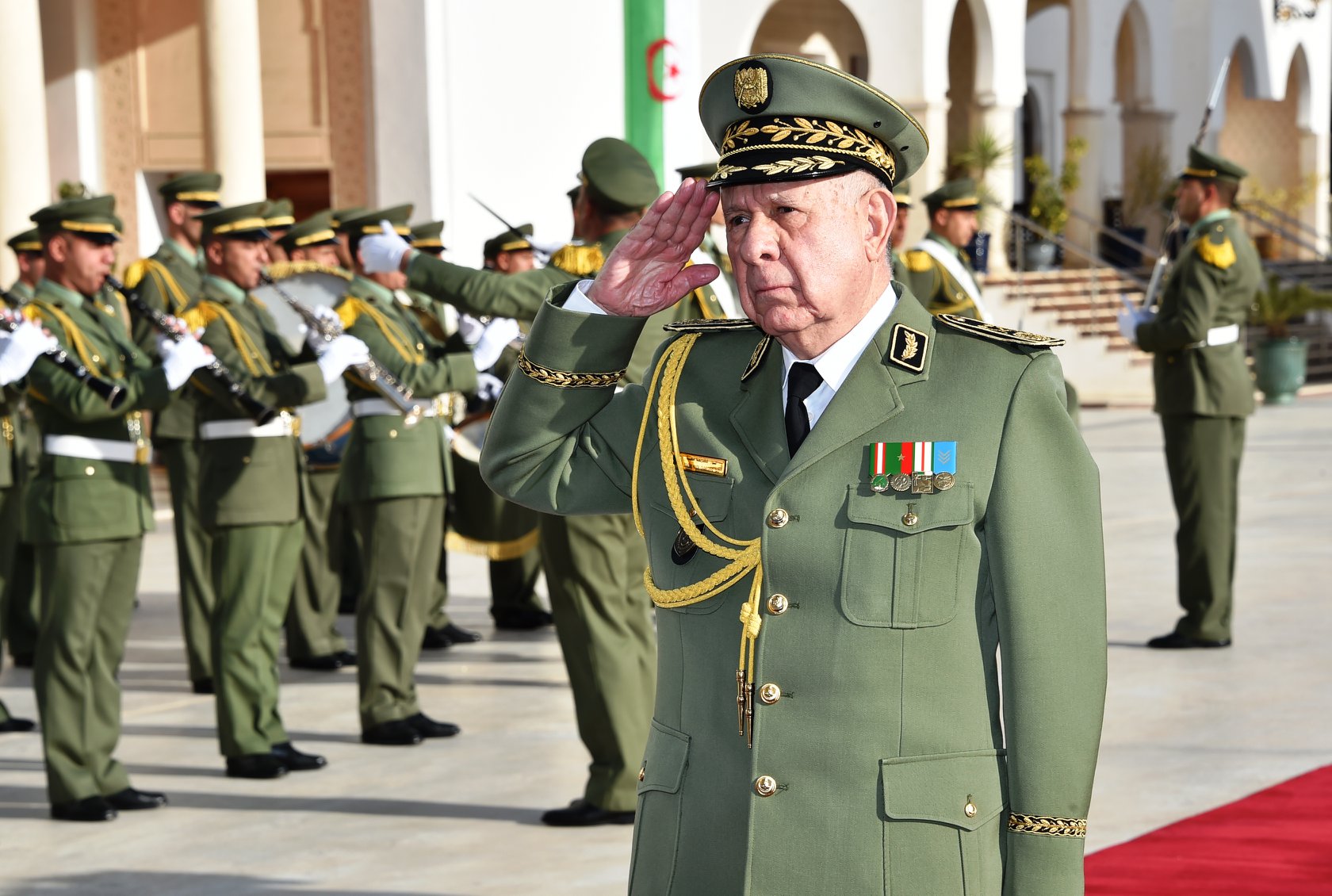 Face à tous ceux qui soutiennent le fléau de trafic de stupéfiants : Le Général d’Armée, Saïd Chanegriha : « l’ANP restera sur ses gardes »